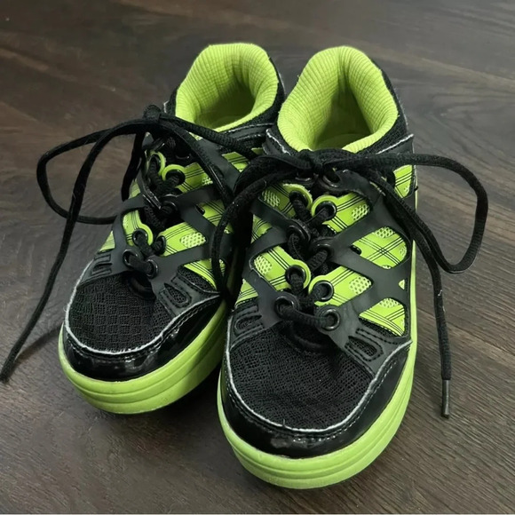 Other - Coasts roller skate shoes sneakers kids boys girls size 12.5